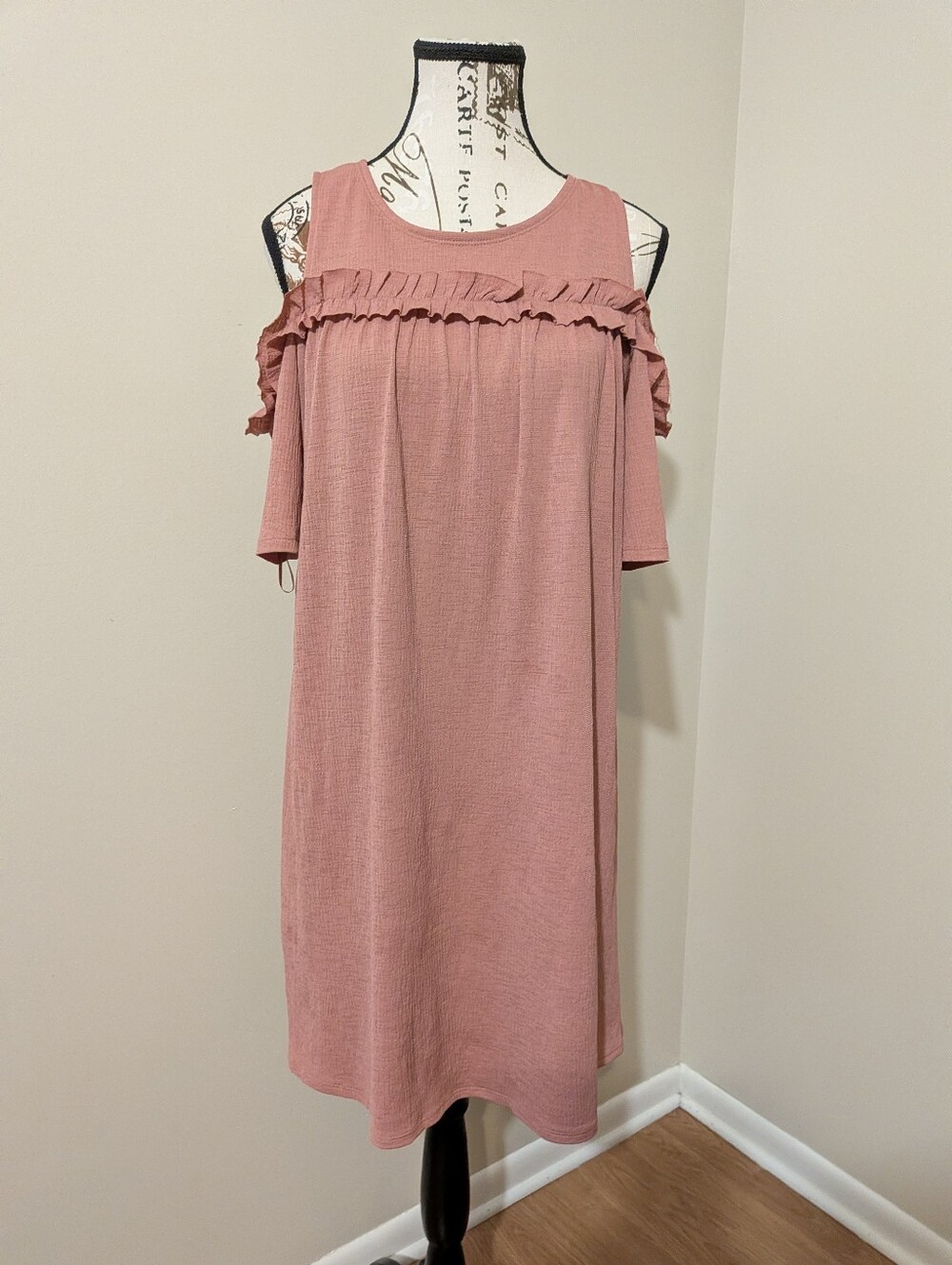 Laura Conrad Dusty Rose Pink Cold Shoulder Ruffle Shift Dress Medium Relax Boho
